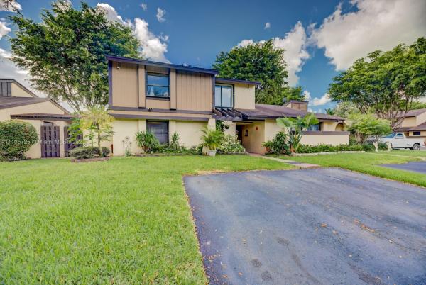 Woodgate East, 12732 SW 68th Ter, Kendale Lakes, Florida 33183, image 2