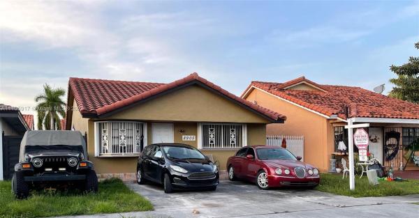 Biltmore Villas, 8905 NW 114th Ter, Hialeah Gardens, Florida 33018, image 2