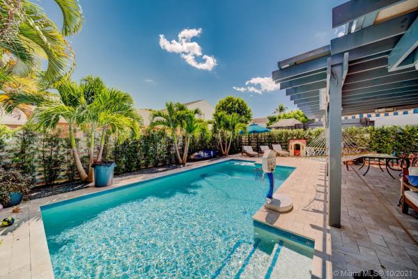 Stoneybrook At Country Walk, 14465 SW 138th Pl, Country Walk, Florida 33186, image 2