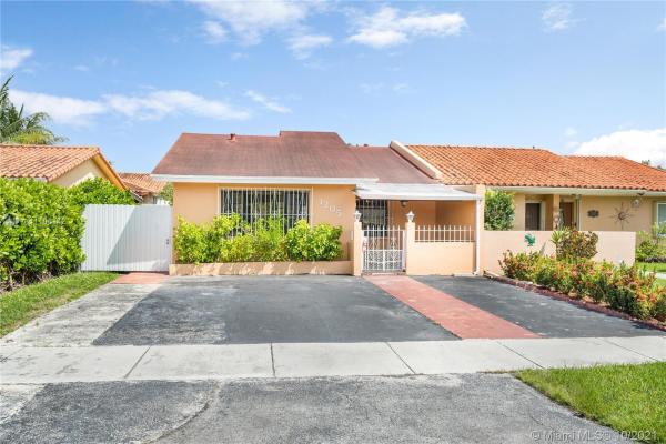 Twin Homes Estates, 1205 SW 119th Ct, Tamiami, Florida 33184, image 2
