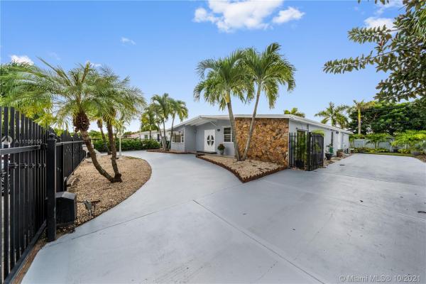 Westwood Lakes Residential, 10770 SW 43rd Ter, Westwood Lakes, Florida 33165, image 2