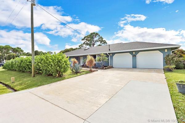 1862 SE Camden St, Florida 34952, image 2