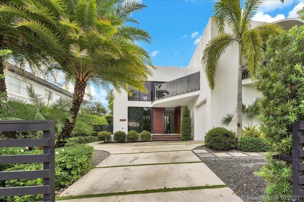 Sunset Lake, 2125 N Bay Rd, Miami Beach, Florida 33140, image 2