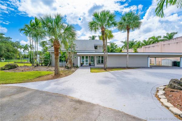 Killian Manors, 10784 SW 110th Ter, Kendall, Florida 33176, image 2