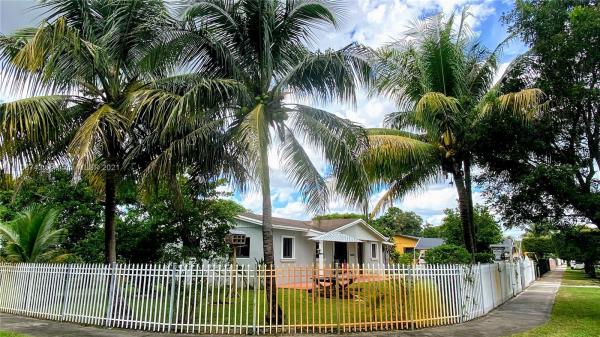 Carol City Gardens, 20400 NW 44th Ave, Miami Gardens, Florida 33055, image 2