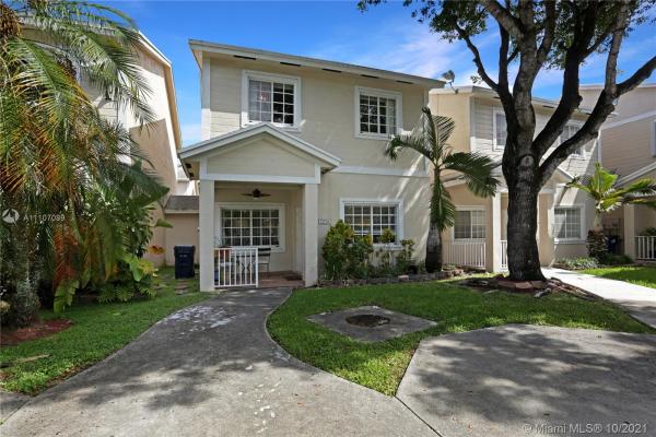 Villas Of Deerwood, 12239 SW 148th Ter, Three Lakes, Florida 33186, image 2
