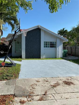 Bilbao Estates, 8980 SW 4th Ln, Fountainebleau, Florida 33174, image 2