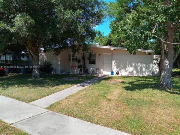 161 SE Bonita Ct, Florida 34983, image 2
