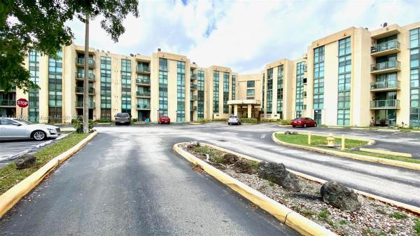International Towers, 2055 SW 122nd Ave #531, Tamiami, Florida 33175, image 2
