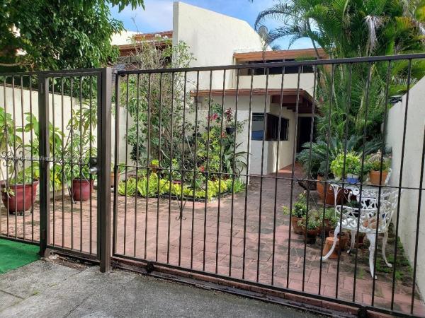 Sunset Park Lake Villas, 7609 SW 105th Ave #7609, Kendall, Florida 33173, image 2