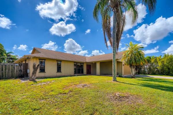 886 SE Starflower Ave, Florida 34983, image 2