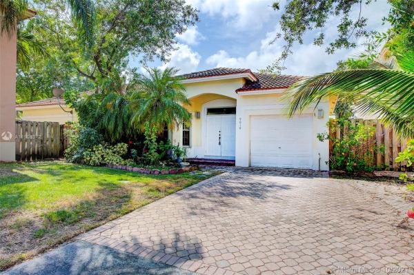 Monterey Lakes, 9016 SW 215th Ter, Cutler Bay, Florida 33189, image 2