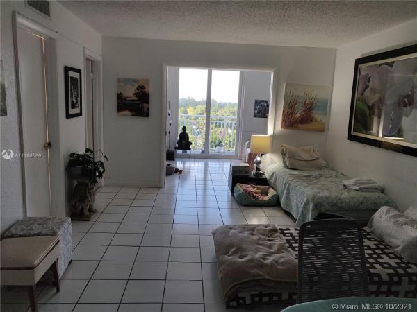 1251 NE 108th St #810, Unincorporated Dade County, Florida 33161, image 2