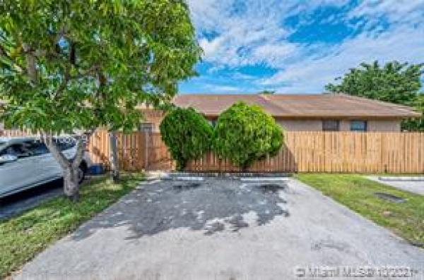 Aspen Townhomes, 6705 NW 193rd Ln #6705, Country Club, Florida 33015, image 2