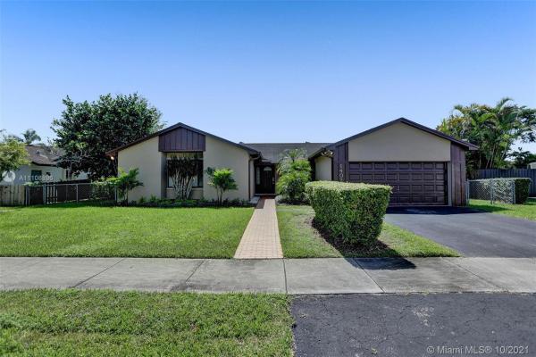 Shores Calusa, 14020 SW 111th St, The Hammocks, Florida 33186, image 2