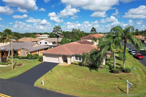 Hawkes Bluff, 15401 Briarwood Mnr, Davie, Florida 33331, image 2