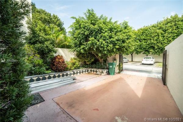 Sunset Park Lake Villas, 7620 SW 103rd Pl #00, Kendall, Florida 33173, image 2