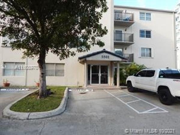 El Lago, 5501 NW 7th St #E212, Miami, Florida 33126, image 2