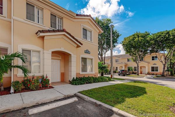 Shoma Villas At Country Club Of Miami, 6914 NW 174th Ter #R103, Country Club, Florida 33015, image 2