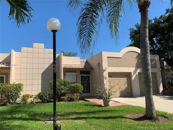 Town Villas At Moon Lake, 9155 Flynn Cir #2, Boca Raton, Florida 33496, image 2