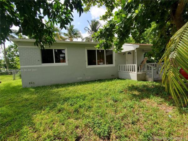 Beach Plaza, 570 NE 170th St, North Miami Beach, Florida 33162, image 1