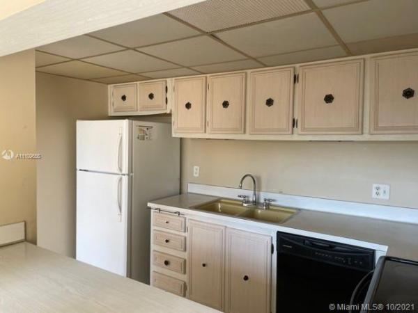 Live Oak Of Pine Island Ridge, 9431 Live Oak Pl #303, Davie, Florida 33324, image 2