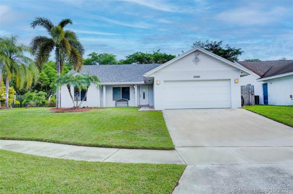 Laguna Pointe, 21661 SW 97th Ct, Cutler Bay, Florida 33190, image 2