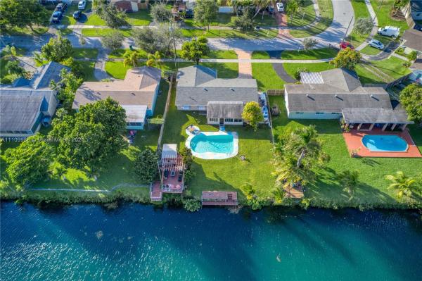 Bel Aire, 19621 Sterling Dr, Cutler Bay, Florida 33157, image 2