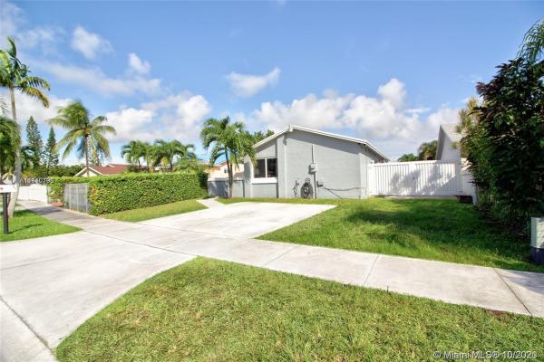 South Miami Lakes, 12349 SW 195th Ter, South Miami Heights, Florida 33177, image 2