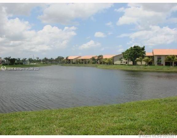 Palm Beach Grande, 1455 Lake Crystal Dr #D, West Palm Beach, Florida 33411, image 2