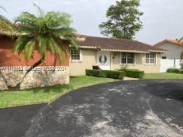 West Gardens, 504 SW 98th Pl, Fountainebleau, Florida 33174, image 2