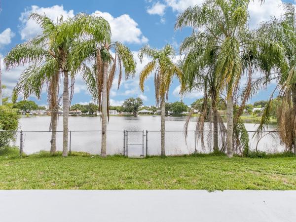 Summer Lake, 12831 SW 17th Pl, Davie, Florida 33325, image 2