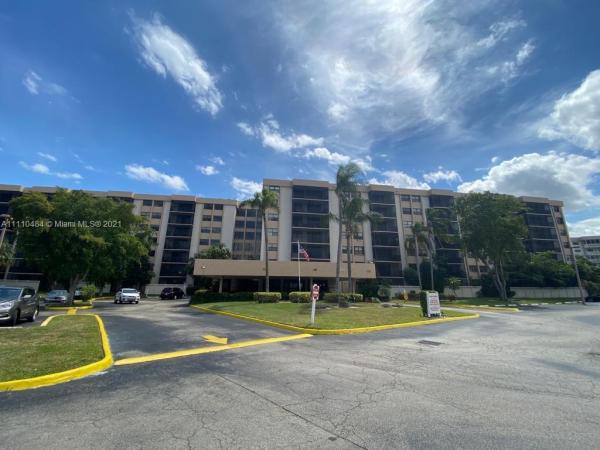 Chantilly, 900 NE 195th St #301, Ives Estates, Florida 33179, image 2
