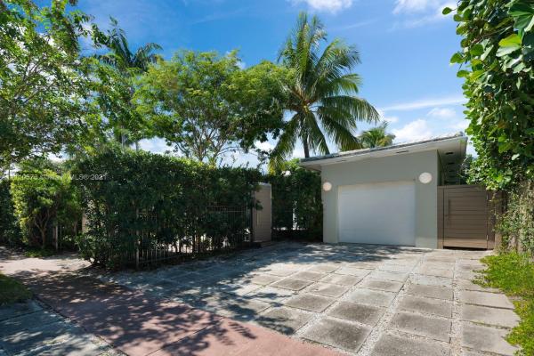 Flamingo Terrace, 2520 Flamingo Dr, Miami Beach, Florida 33140, image 2