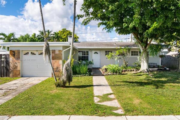 South Coral Homes, 9621 Martinique Dr, Cutler Bay, Florida 33189, image 2