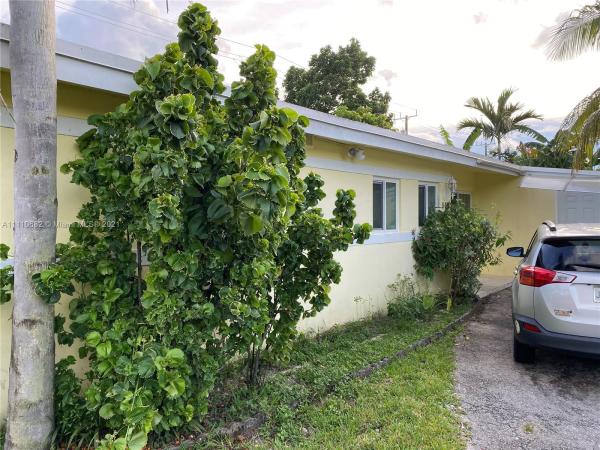 Beach Heights, 560 NE 172nd St, North Miami Beach, Florida 33162, image 1