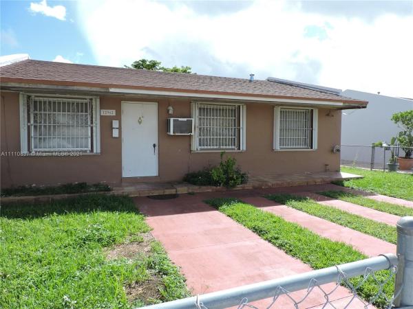 Royale Green, 12962 SW 50 St #, Kendale Lakes, Florida 33175, image 2