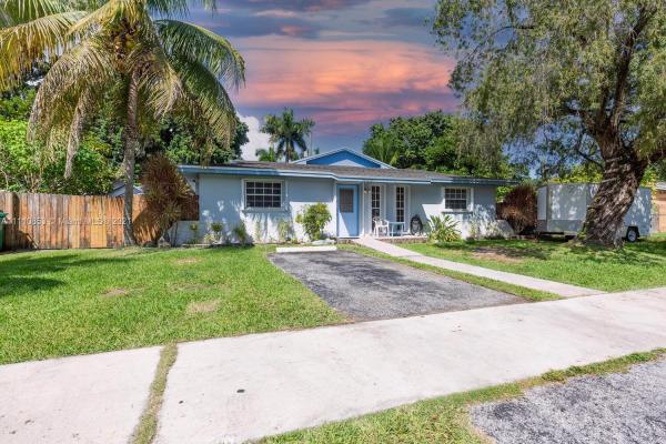 Friedland Manor, 636 SW 7th St, Florida City, Florida 33034, image 1
