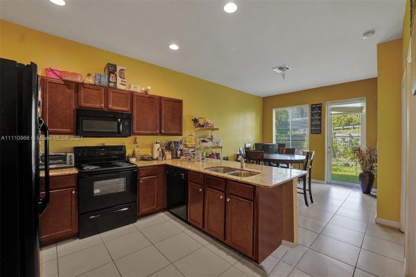 Walden Townhomes, 21480 NW 14th Ct, Miami Gardens, Florida 33169, image 2