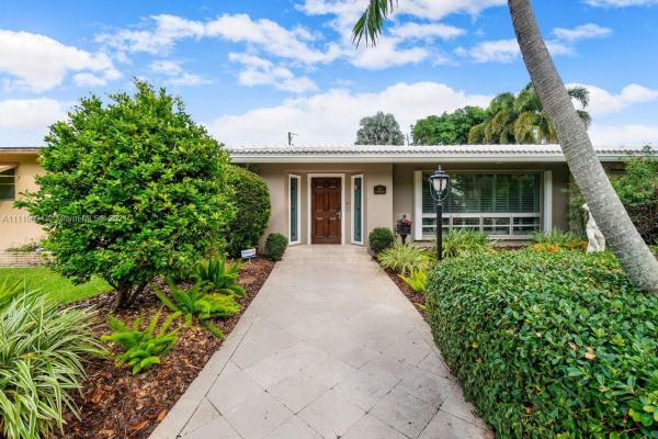 Central Golf Of Hollywood, 211 Entrada Dr, Hollywood, Florida 33021, image 2