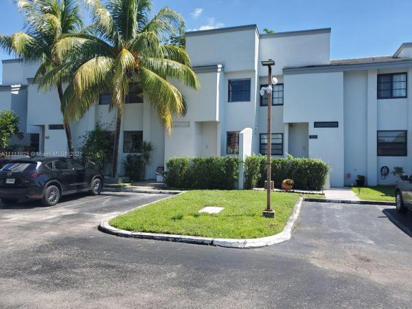 La Arboleda, 805 NW 105th Pl #C-4, Fountainebleau, Florida 33172, image 2