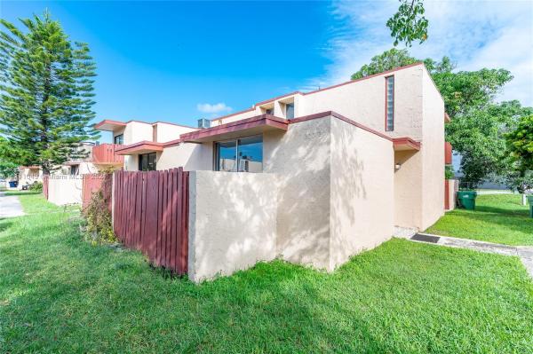 Villas At Cutler Ridge, 20012 SW 123rd Dr, South Miami Heights, Florida 33177, image 2
