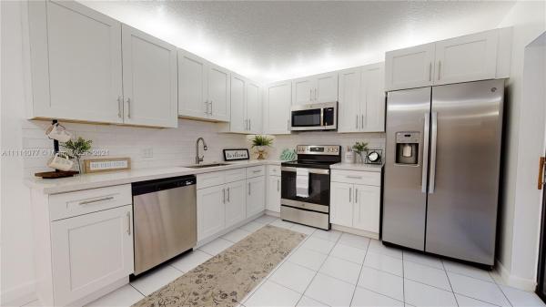 Village Of Sandalwood Lakes North, 162 Heritage Way, West Palm Beach, Florida 33407, image 2