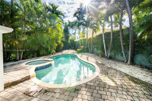 Beach View, 6211 Alton Rd, Miami Beach, Florida 33140, image 2