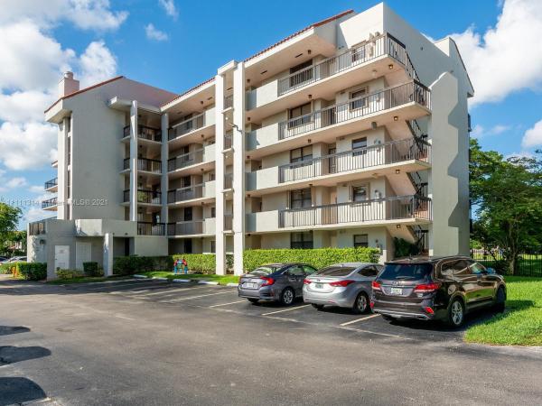 Caribbean Springs Village, 10317 NW 9th Street Cir #1059, Fountainebleau, Florida 33172, image 2