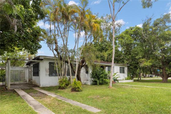 Davis Manor, 6501 SW 78th Ter, South Miami, Florida 33143, image 2