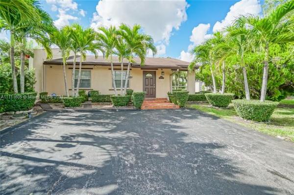 Devon Aire Villas, 12514 SW 119th Ter #12514, The Crossings, Florida 33186, image 2