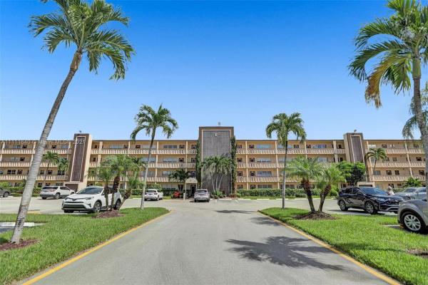 Wolverton At Century Village, 2083 E Wolverton E #2083, Boca Raton, Florida 33434, image 2