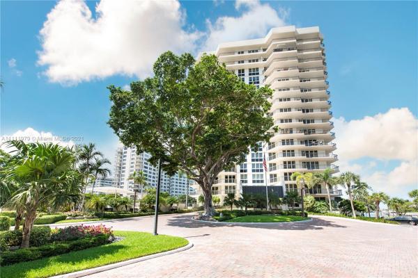 The Carlton, 901 E Camino Real #8C, Boca Raton, Florida 33432, image 2