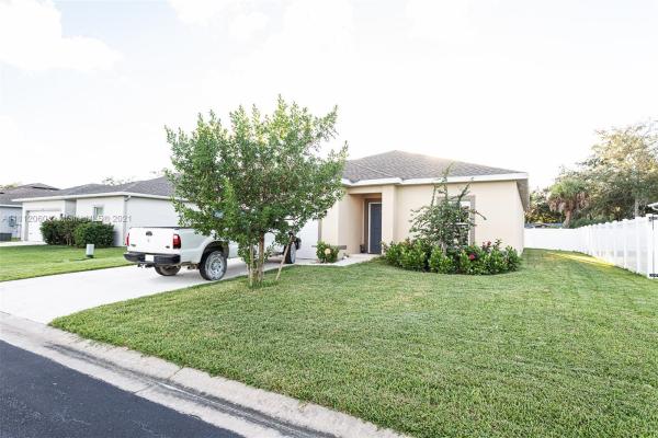 Oakland Lake Estates, 5348 Oakland Lake Cir, Fort Pierce, Florida 34951, image 2